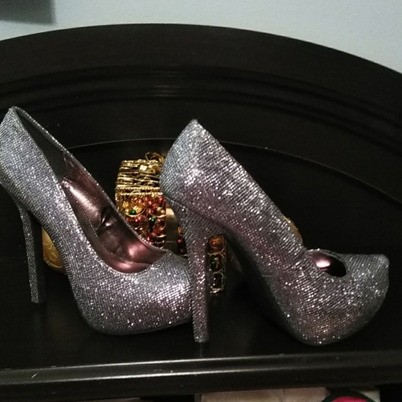IXX Shoes - Brand New Silver Shoes